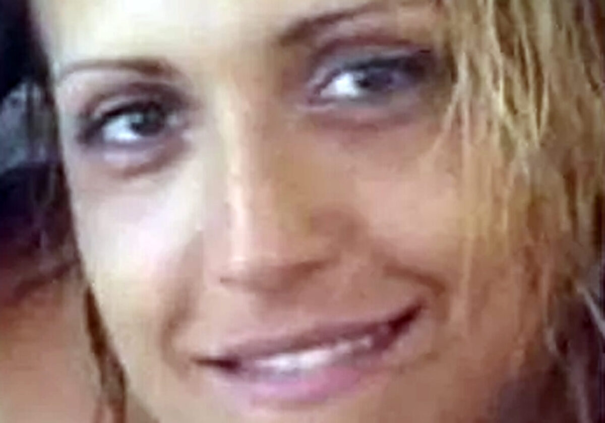 Incidente sulla provinciale tra Casarano e Taurisano. Maria Luisa Valiani, mamma di quattro figli, perde la vita dopo lo scontro tra la sua auto e un camion dei rifiuti.