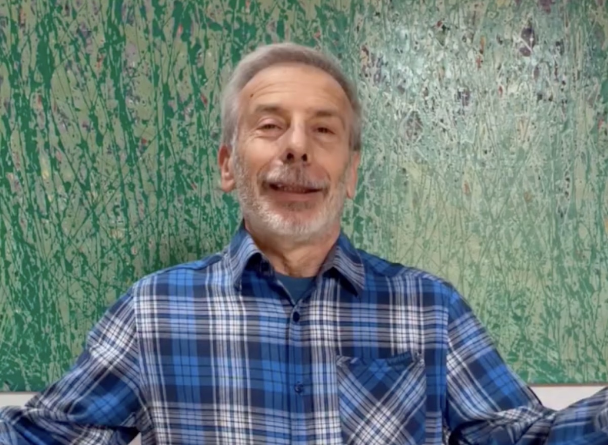 Il video ironico di Giovanni Storti contro la riforma della giustizia diventa virale. Il ministro Guido Crosetto commenta: “Ogni giorno nuovi livelli”.