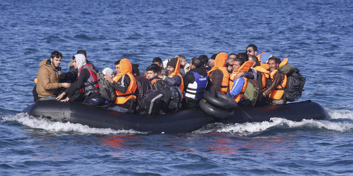 Il caso diventa politico: sondaggio SWG su espulsioni, blocco navale e sicurezza riapre lo scontro tra governo e sinistra sulle politiche migratorie.