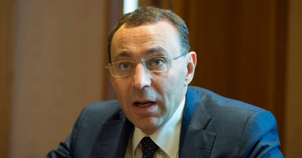 Dopo il poliziotto preso a martellate a Torino, Stefano Esposito rompe il fronte progressista: “Per poco non c’è scappato il morto. Inaccettabile chi continua a dare copertura politica ai violenti”.