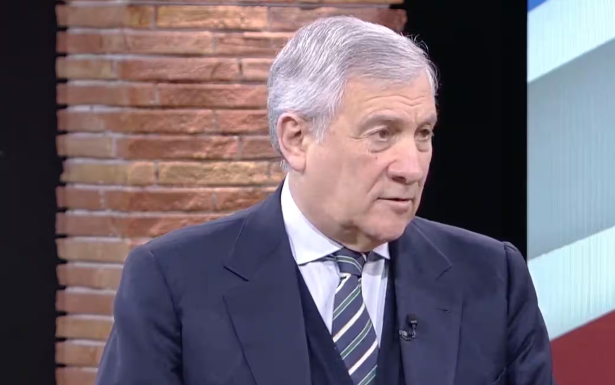 Antonio Tajani, Stefania Craxi e Alessandro Cattaneo attaccano Roberto Vannacci. Forza Italia esclude alleanze con Futuro Nazionale e rivendica identità liberale e centrista.