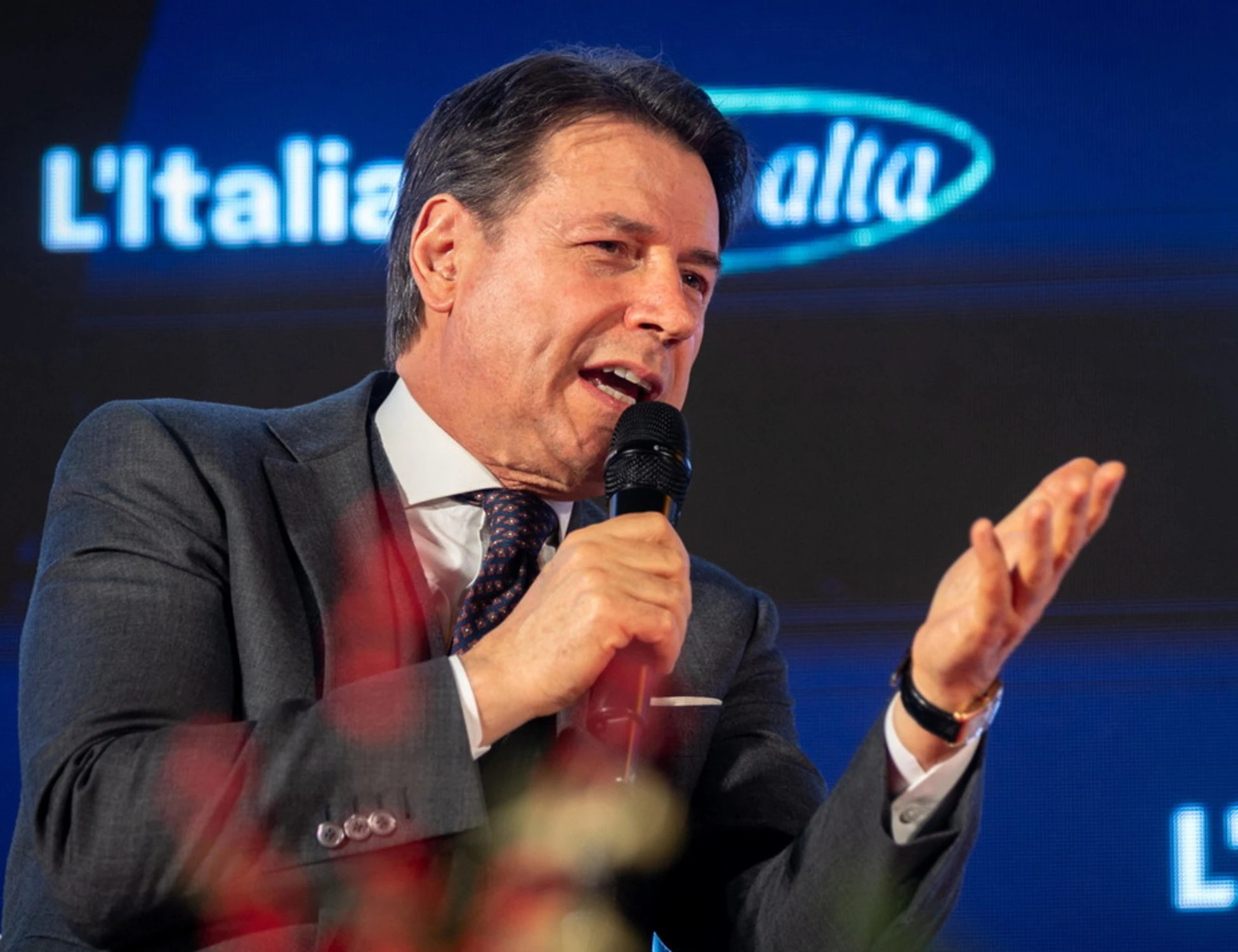 Conte cambia linea: “Difendiamo con le unghia e con i denti il popolo ucraino”, critiche dal centrodestra