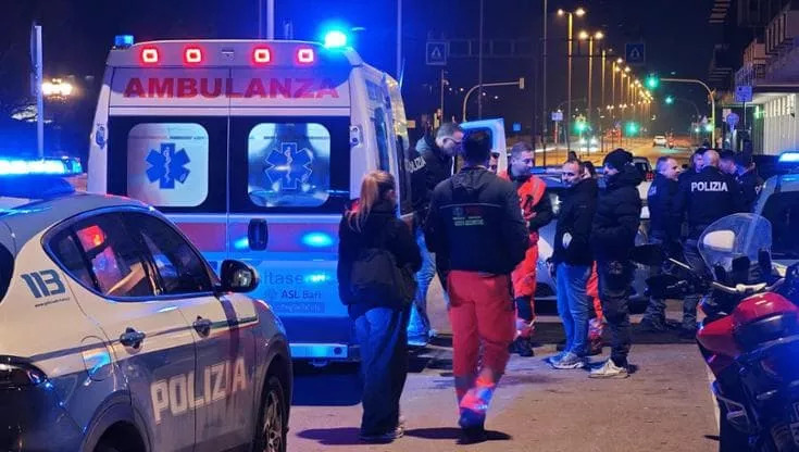 Bari, 16enne accoltellato vicino alla spiaggia di Pane e Pomodoro: ferito al collo e alla gamba