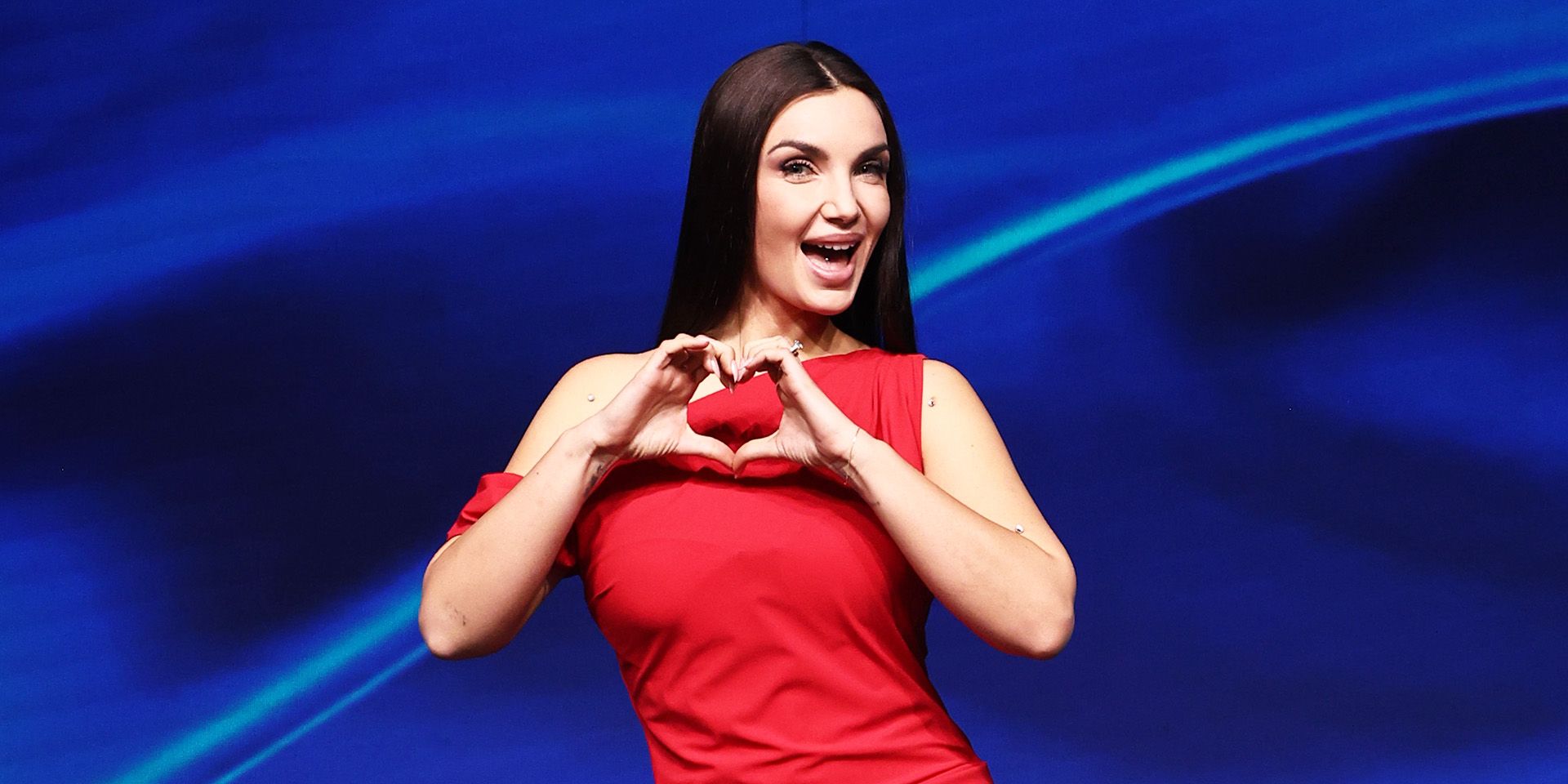 Canzonissima parte con il botto, Elettra Lamborghini perde la pazienza con Milly Carlucci: “Ancora?”