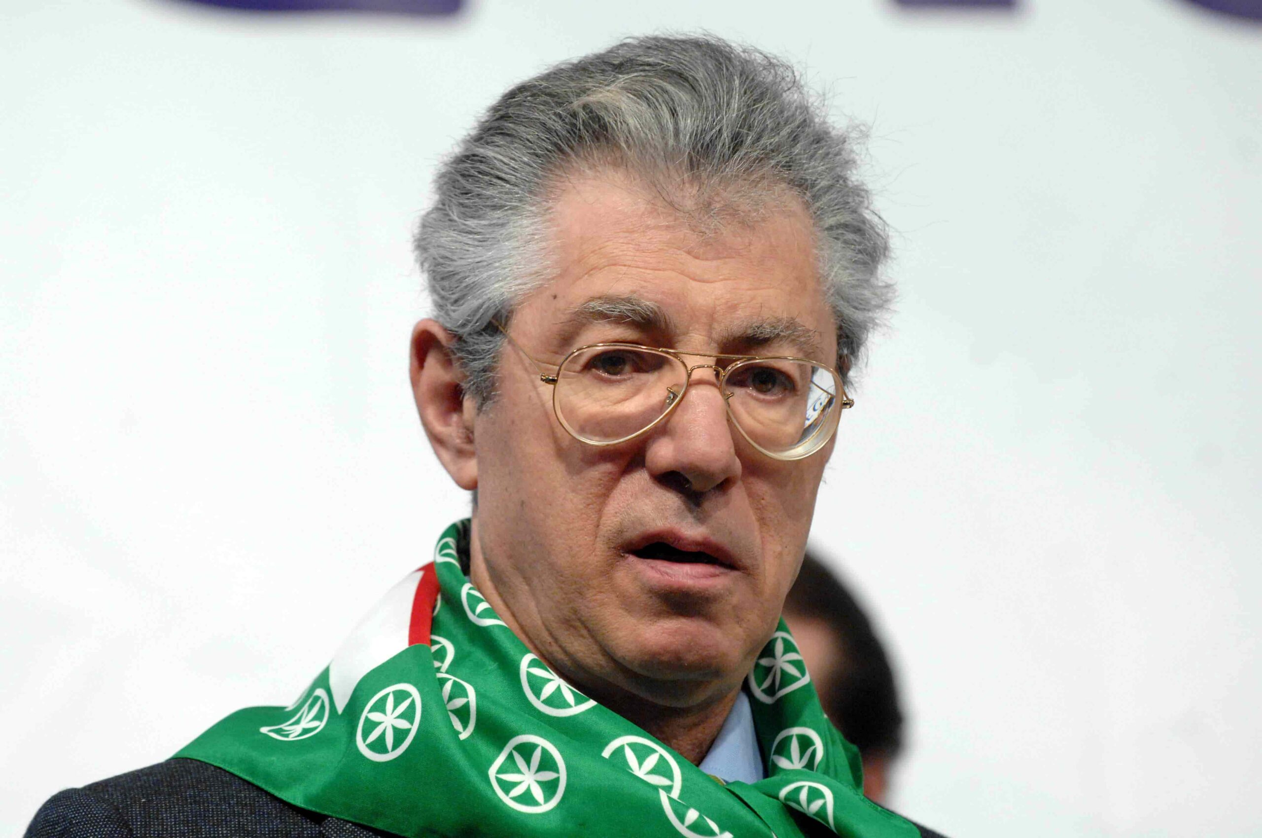 Giovanni Sallusti attacca giornali e intellettuali: “Riscrivono Bossi per colpire il governo, ma è un capovolgimento totale della realtà”.