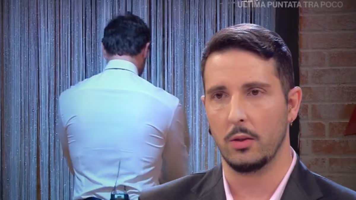 Affari Tuoi, Andrea parla senza fermarsi: De Martino perde la pazienza e abbandona lo studio