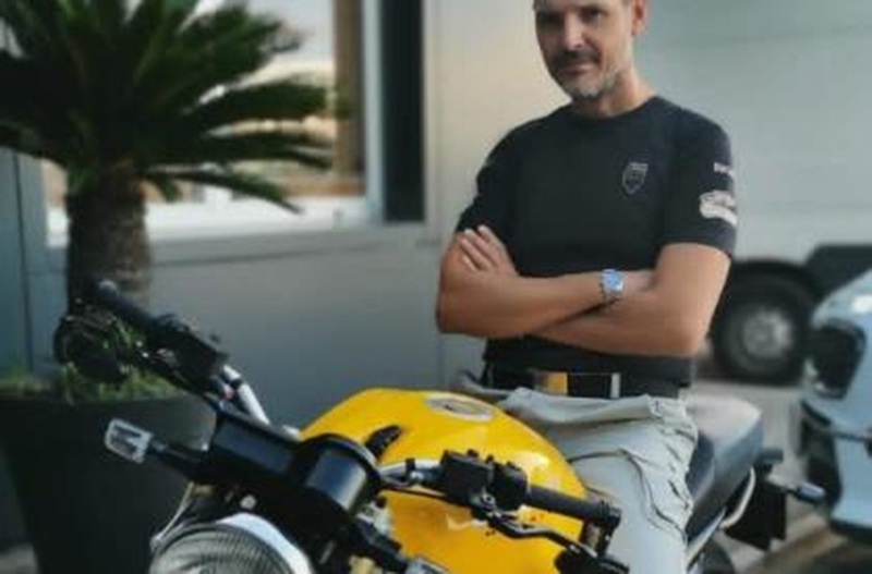 Schianto tra moto e auto della Polizia, Bari piange l’agente Vincenzo Lorusso, morto a 53 anni