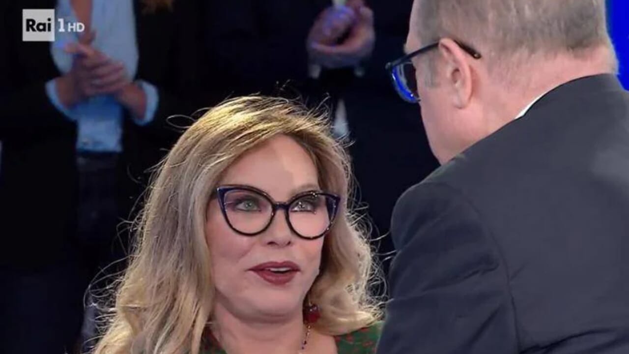 Domenica In, il fuorionda sussurrato tra la Muti e Verdone diventa virale: “Fatti vivo amore”