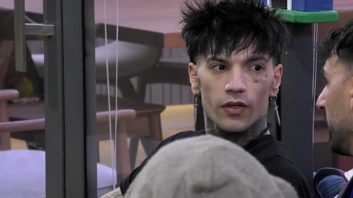 GF Vip 2026 scoppia il caos, GionnyScandal imita Corona e la regia interviene immediatamente, la Manzini: “Non dovevi”