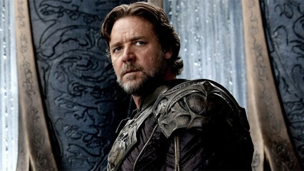 Russell Crowe irriconoscibile: fisico scolpito per Highlander, fan sotto choc