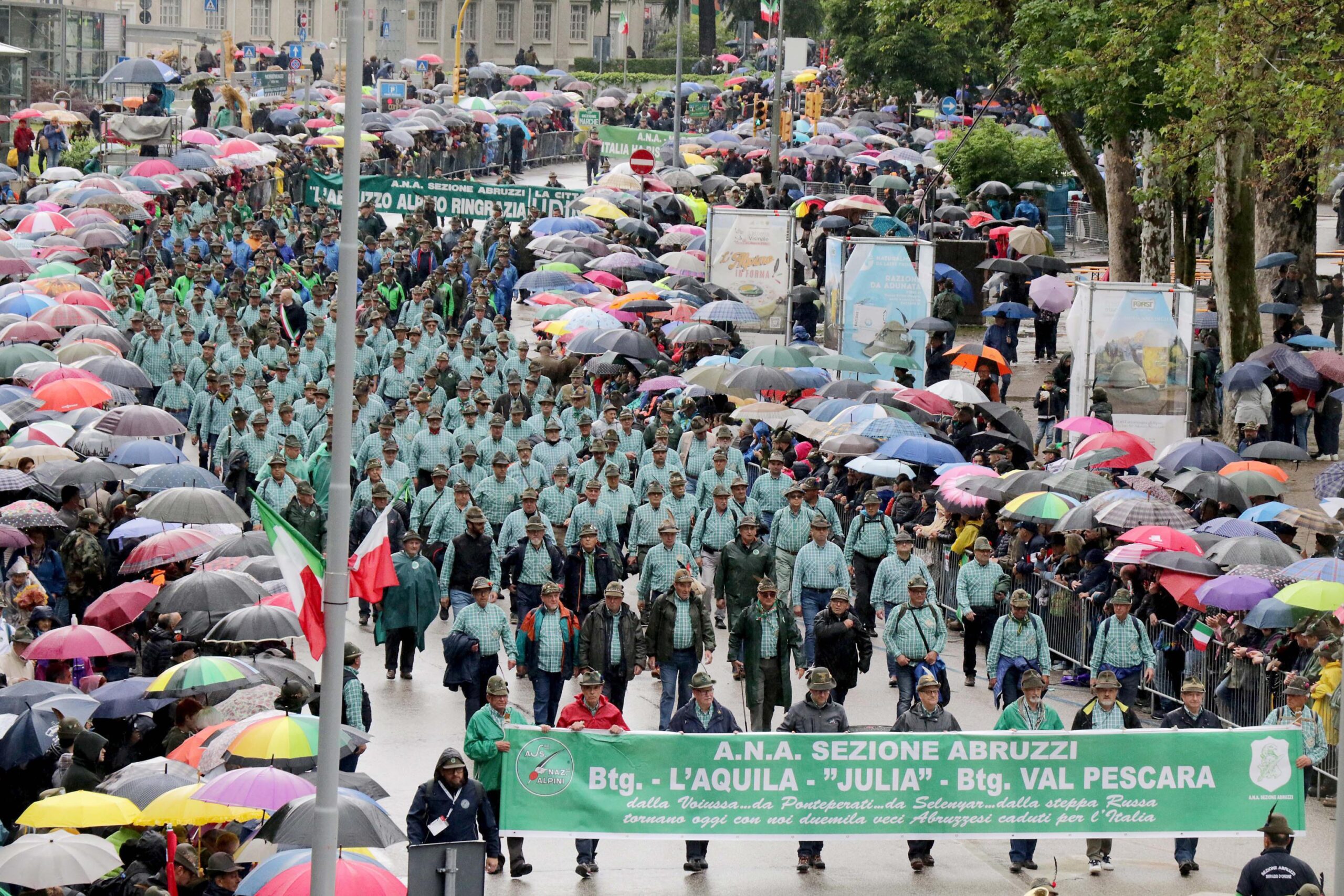 A Genova il caso Lucattini esplode: critiche al raduno Alpini e reazioni durissime di Gasparri e Sardone sul ruolo delle istituzioni e rispetto per l’evento.