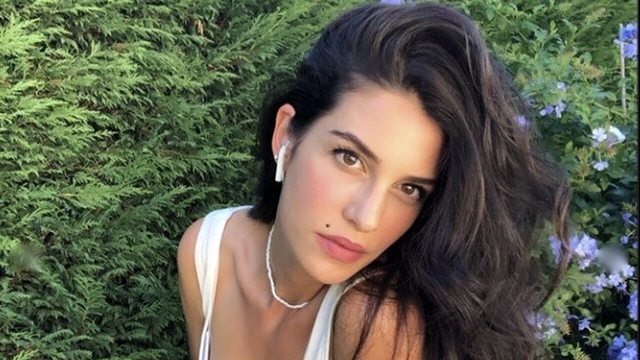 La morte di Michela Andreatta dopo un intervento all’orecchio solleva accuse di negligenze mediche: la procura chiede il processo per tre specialisti della clinica.