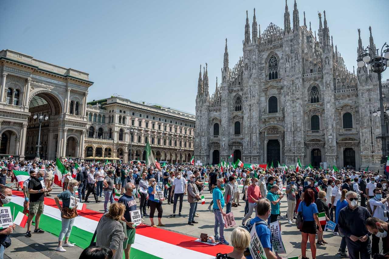 Ilaria Salis protagonista di polemica a Milano dopo un post sulla manifestazione della Lega, con reazioni contrastanti e immagini contestate sulla partecipazione in piazza.