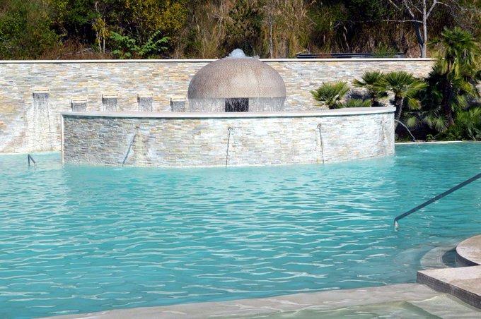 Bimbo di 7 anni muore in piscina durante una giornata di festa, aperta inchiesta per omicidio