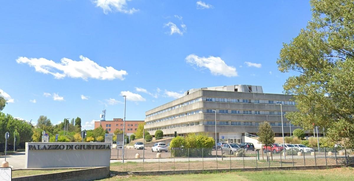 Ravenna, intesta la casa alla figlia ma lei lo sfratta per venderla: il padre perde la causa