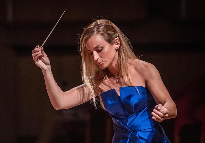 Beatrice Venezi licenziata, Vittorio Feltri: “Applausi vergognosi per una professionista stimata”