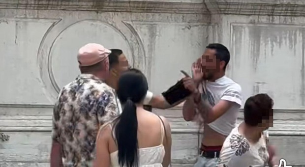 Venezia, turista borseggiata reagisce e colpisce il ladro con lo zainetto e una lattina