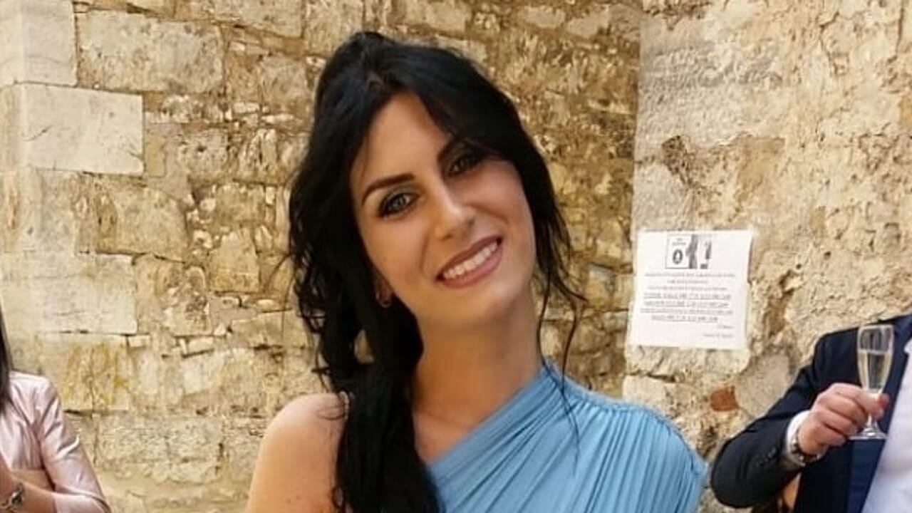 Erica Carroccia morta dopo il parto gemellare a Roma: “È andata a partorire camminando da sola”