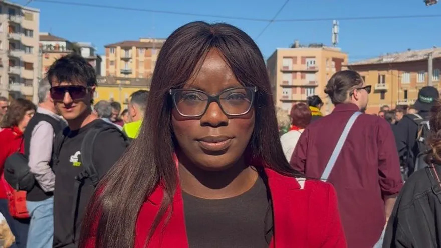 Parma, offese a Oluboyo consigliera del Pd: “Vai a sbucciare le banane”, scatta la denuncia