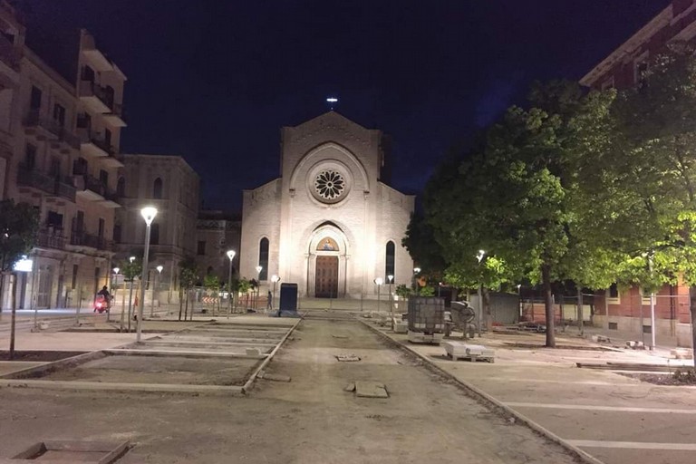 Bari, colpi di pistola tra la gente: serata di paura al Libertà, sale la tensione per la festa di San Nicola