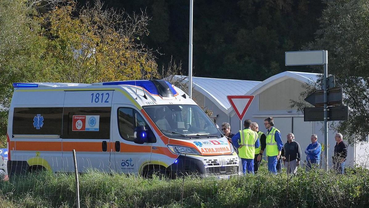 Due giovani morti dopo incidente con scooter nella notte, trovati in un fossato al mattino