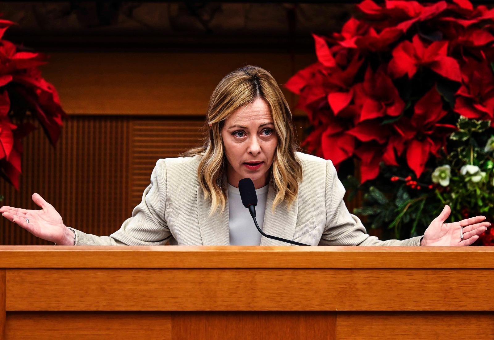 A “Otto e mezzo” Marco Travaglio attacca duramente Giorgia Meloni su Europa, Nato, gas americano e Patto di Stabilità.