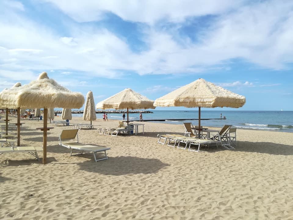 Pescara, coppia esclusa dal lido dopo essere stati clienti per 46 anni, “Troppo vecchi”