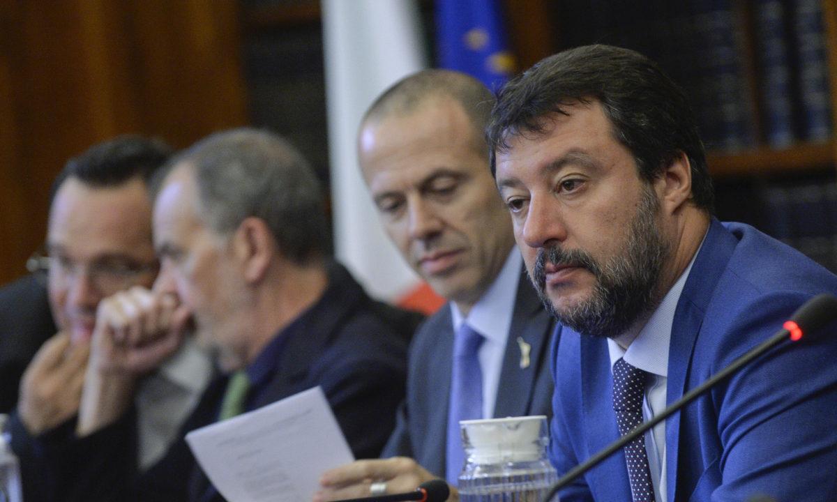 Sardoni racconta il duro scontro tra Salvini e Giuli:  “Quasi alle mani, poi Meloni li ha divisi”