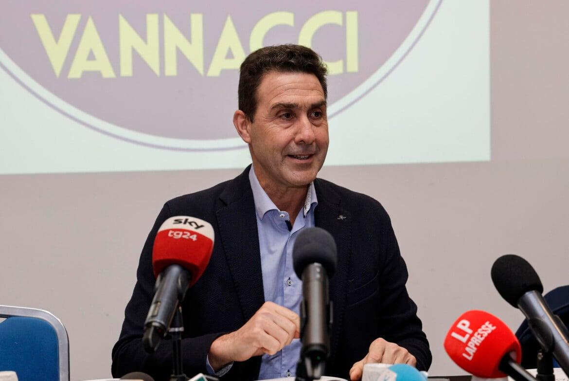 “Buttafuoco lo accoglierei”: Vannacci apre ai musulmani nelle sue liste e spiazza Parenzo