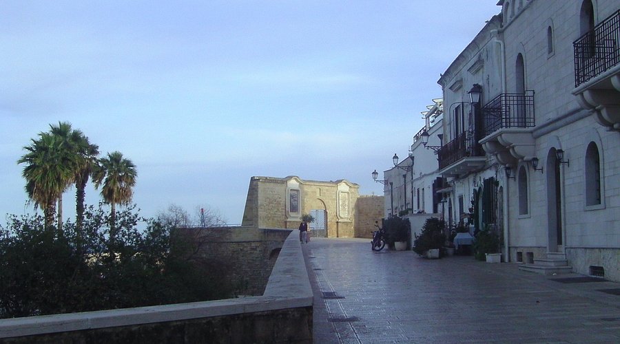 Paura in zona Muraglia a Bari, ragazzino aggredito baby gang per aver guardato in un posto sbagliato, soccorso e portato in ospedale