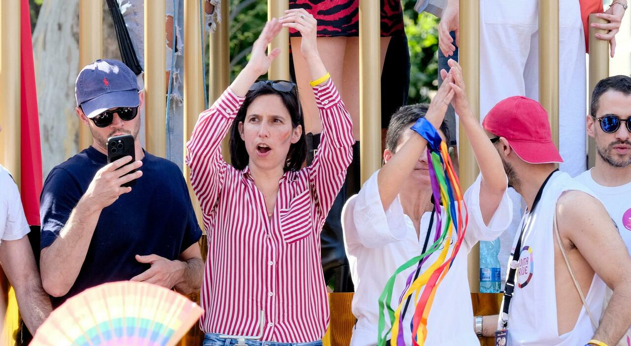 Fratelli d’Italia pubblica un video di Elly Schlein al Pride di Milano e la contrappone alla leadership di Giorgia Meloni.