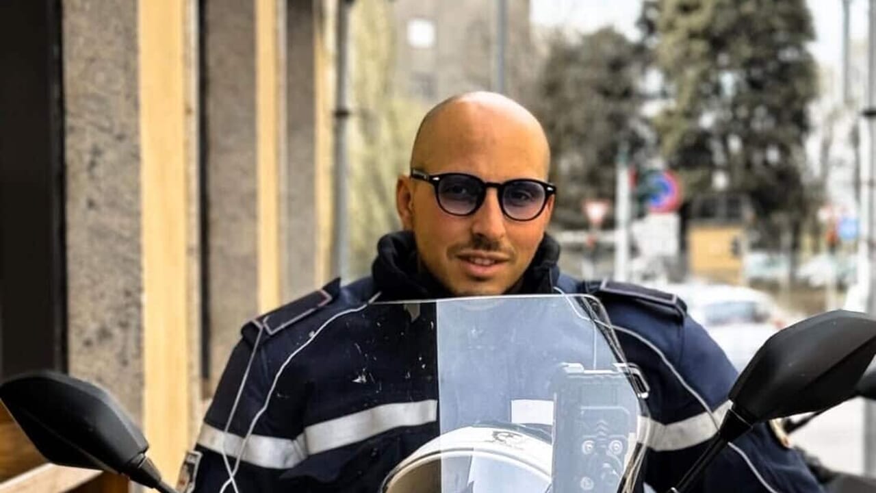 Francesco Imprezzabile è morto in servizio durante l’inseguimento di un Suv fuggito a un posto di blocco: arrestato il conducente.