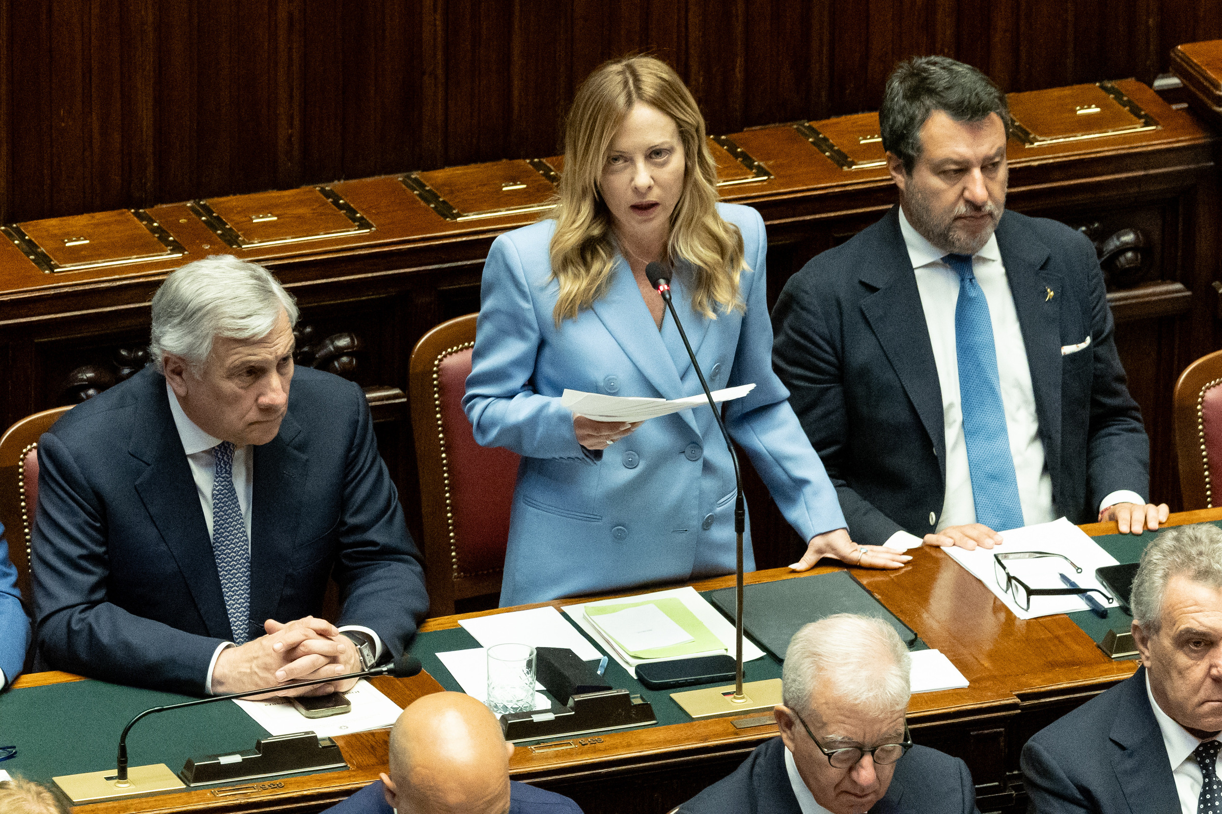 Giorgia Meloni replica a Roberto Vannacci dopo le critiche al governo e apre lo scontro con Futuro Nazionale.