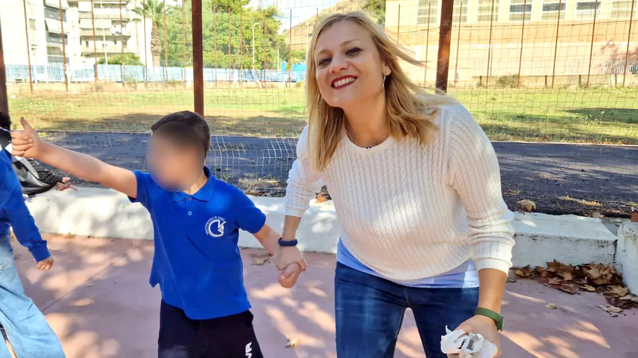 Samanta Anna Lacagnina ha preso ferie e pagato il viaggio per assistere a Rimini un suo alunno ricoverato dopo un intervento.