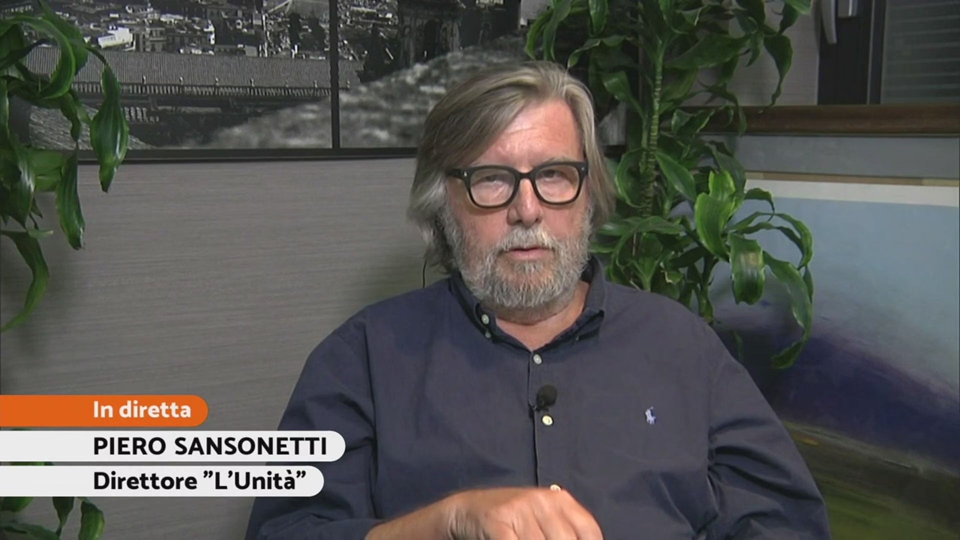 Scontro a 4 di sera tra Gianluigi Paragone e Piero Sansonetti sulle parole di Papa Leone XIV a Lampedusa.