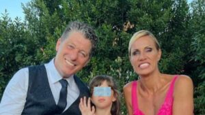 Annalisa Minetti racconta il dolore di non poter vedere la figlia Elena e la paura di perdere i ricordi legati alle immagini.