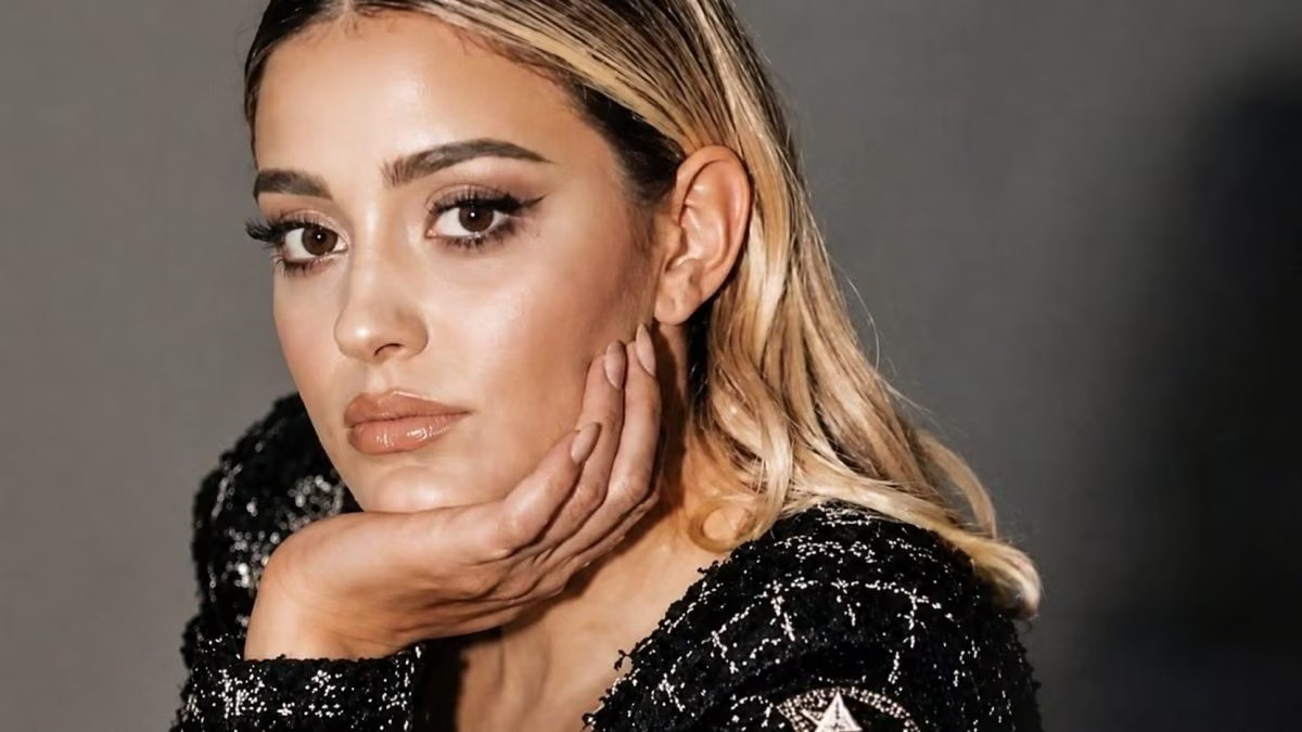 Francesca Tucci, 24 anni, è stata salutata ad Afragola dopo la morte al Cardarelli: la Procura indaga su tre medici.