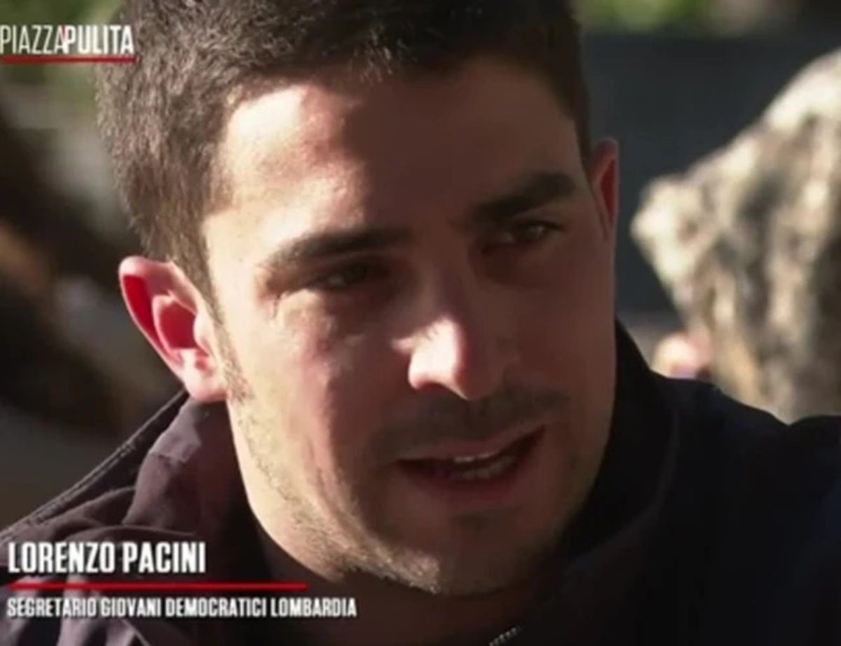 Lorenzo Pacini, assessore del Municipio 1 di Milano, parla di “fucili” contro i fascisti: ora il Pd è chiamato a chiarire.